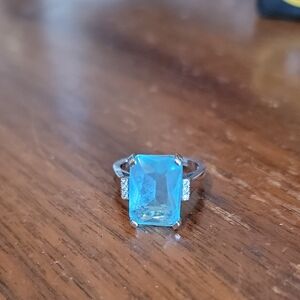 Elegant 6.35 Aqumarine And Simulated Diamond Chip Sterling Ring